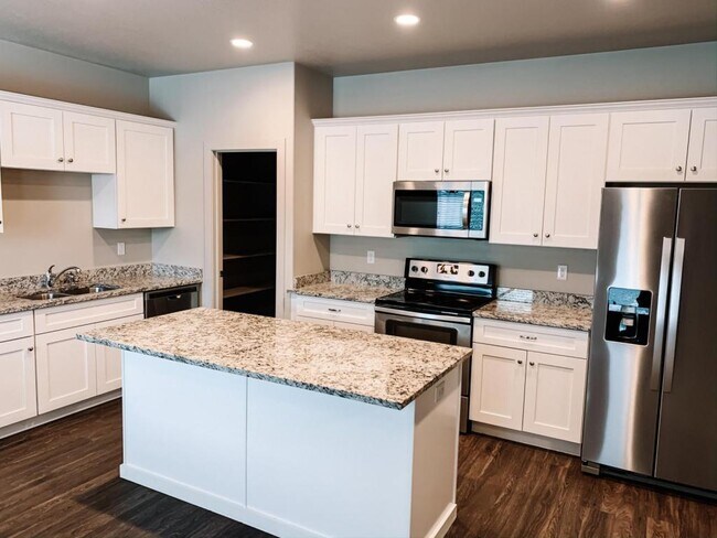 Building Photo - 302 E. 1500 N. (Unit #7)