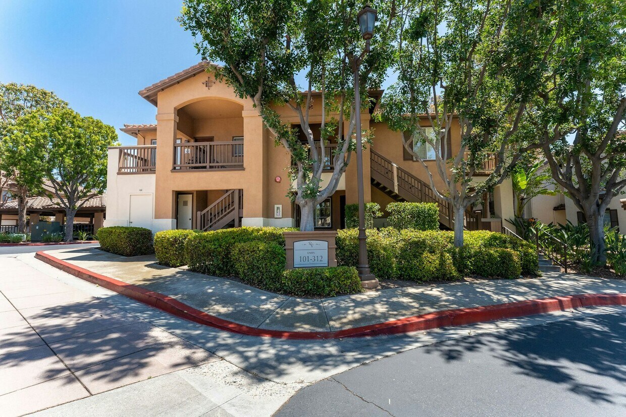 Foto principal - 2960 Champion Way