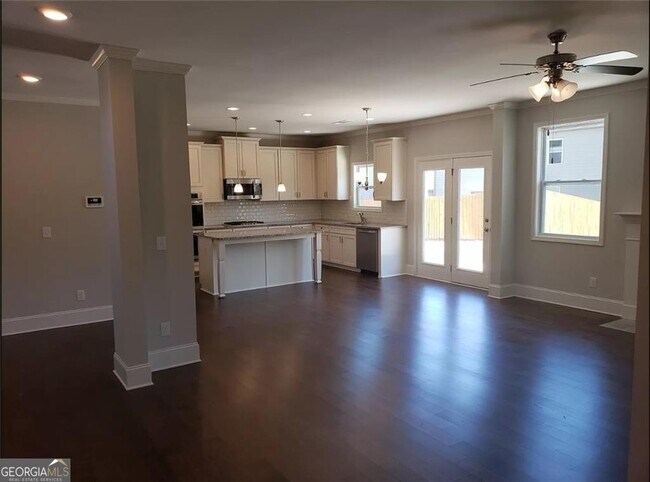 Foto del edificio - 2033 Hamilton Lake Pkwy