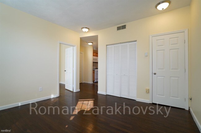 Building Photo - 3 br, 1 bath  - 11 Lorraine Ter # 3RZ