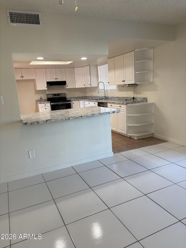 Foto del edificio - 5440 W Virginia Ave