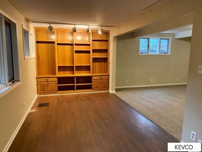 Building Photo - Huge House East of College Ave