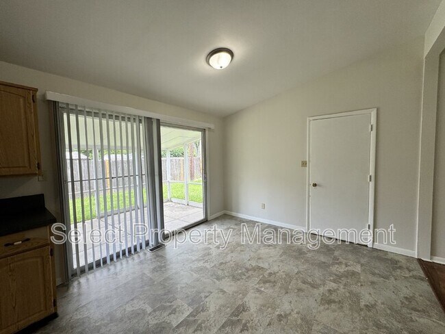 Foto del edificio - 236 W Crown Ln