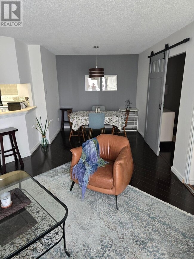 Building Photo - 50-450 Kingsbridge Garden Cir