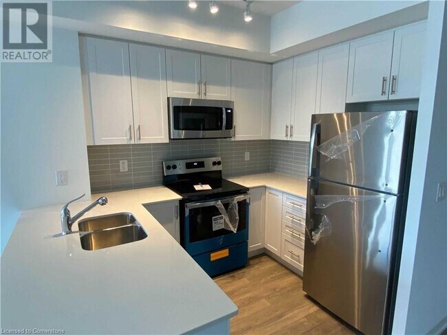 Photo du bâtiment - 550 N Service Rd
