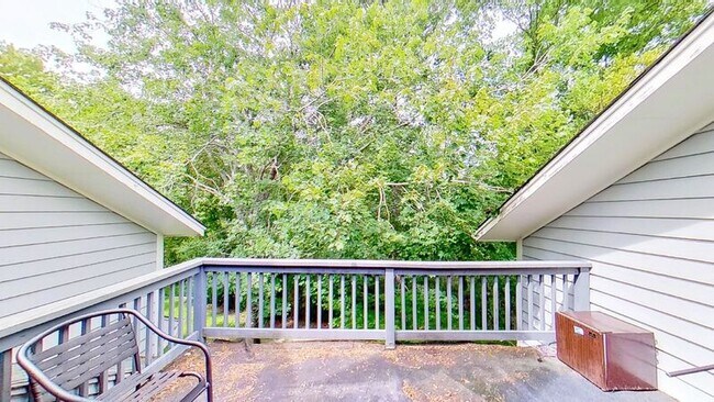 Foto del edificio - 10163 Creekside Dr