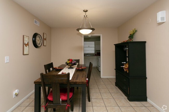 Dining Area - Concord Crossing
