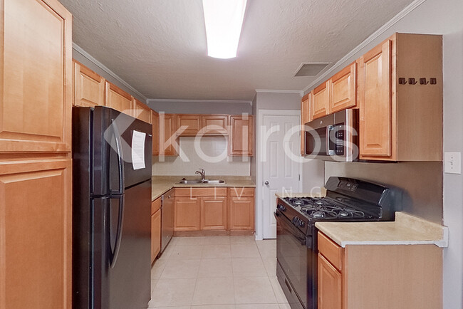 Foto del edificio - 3415 S Hughes St
