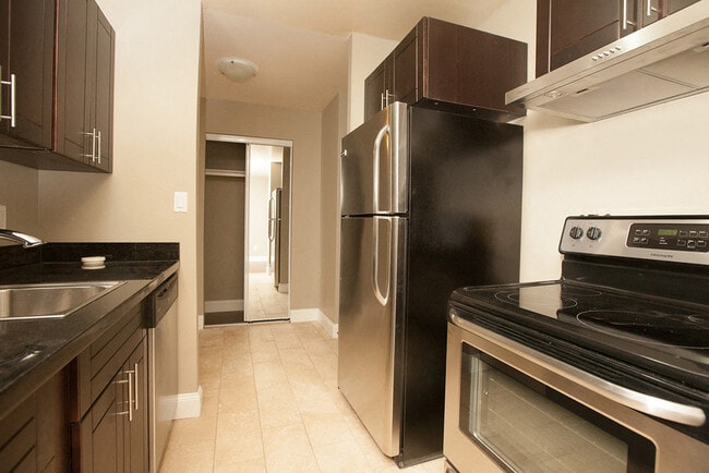 Building Photo - Hillendale