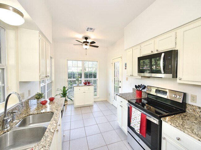 Building Photo - Beautifully Updated Three Bedroom Condo Ne...
