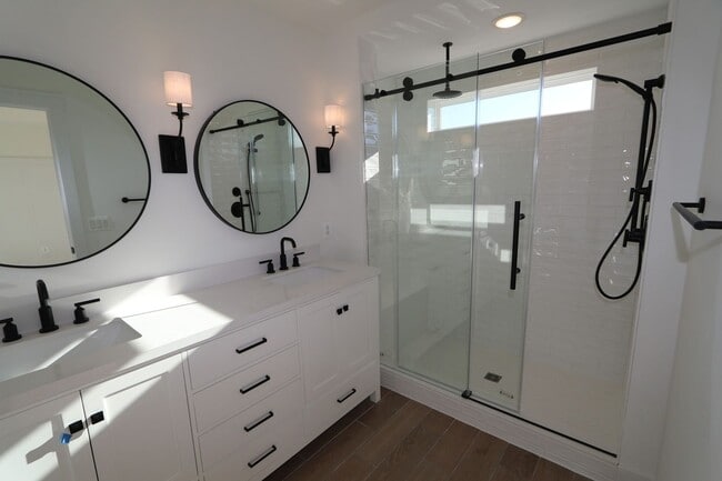 Building Photo - COMING SOON Premium Town Home for Rent- 4 bedrooms 3.5 bathrooms