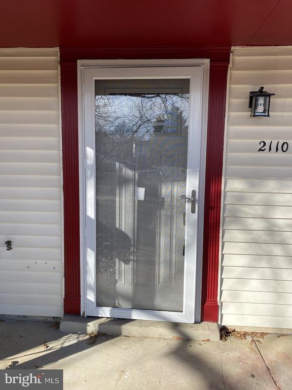 Building Photo - 2110 Tanglewood Dr