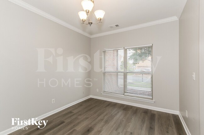 Building Photo - 2045 Kensington Ct