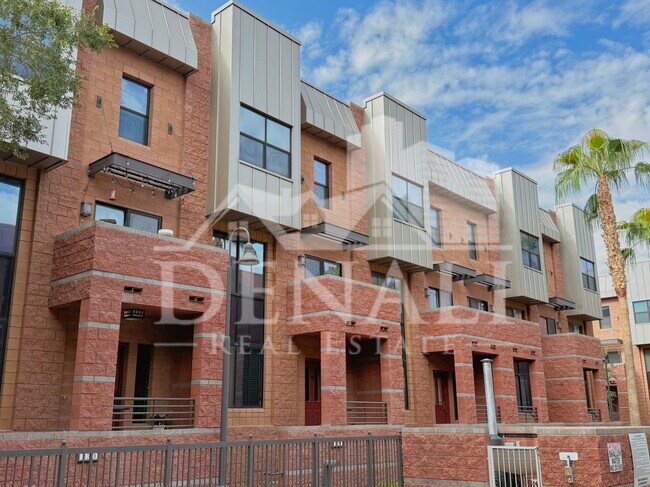 Building Photo - 330 S Farmer Ave