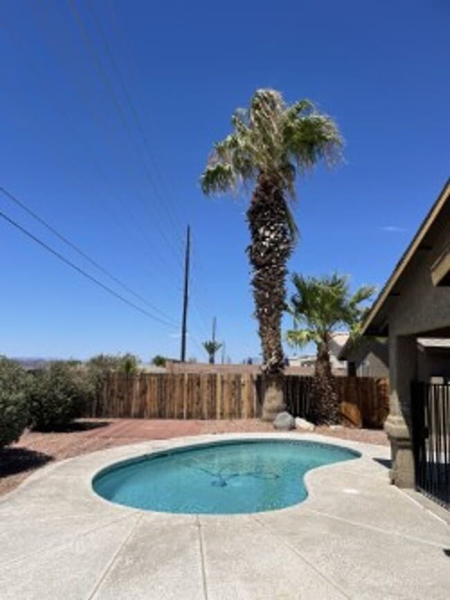 Building Photo - 1171 Regency Dr