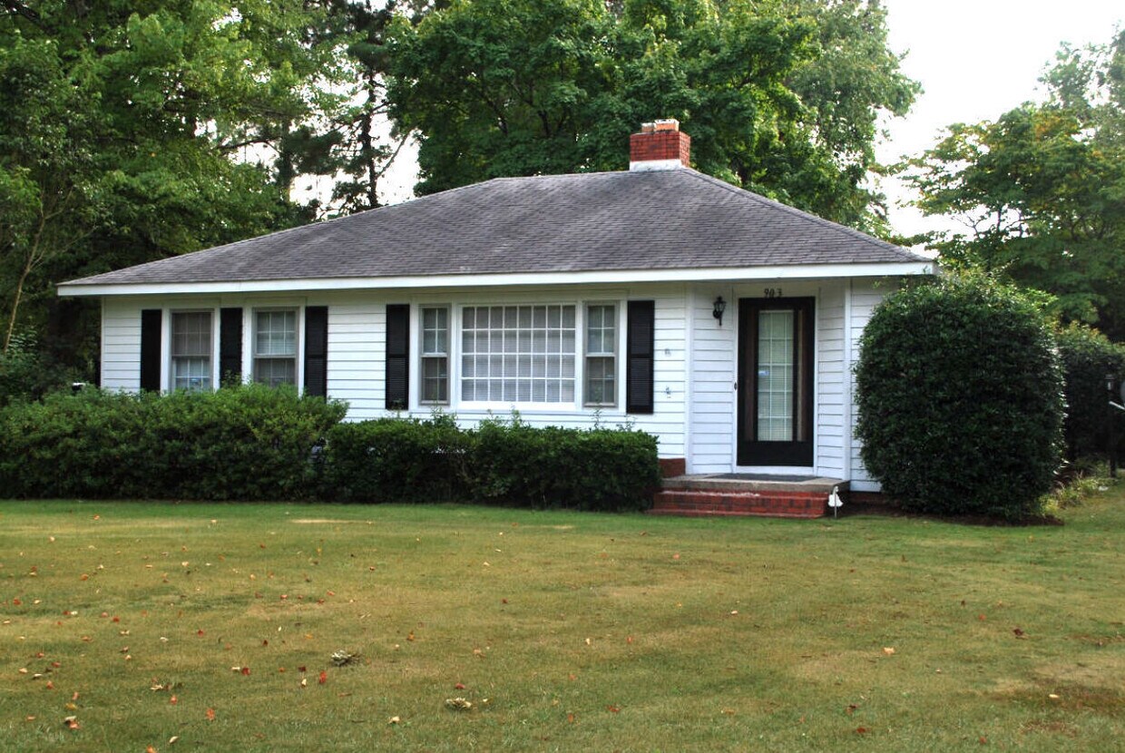 Primary Photo - 903 Sunset Dr