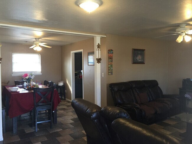 Dining room - 7100 NW 18th St