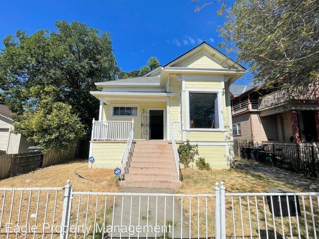 Building Photo - 3 br, 1 bath House - 1135 N. Center St