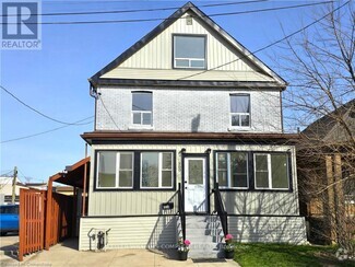 Building Photo - 300-300 Balmoral Ave N