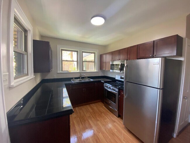 Kitchen - 216 N 12th Ave