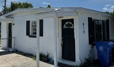 Building Photo - 819 29th St E