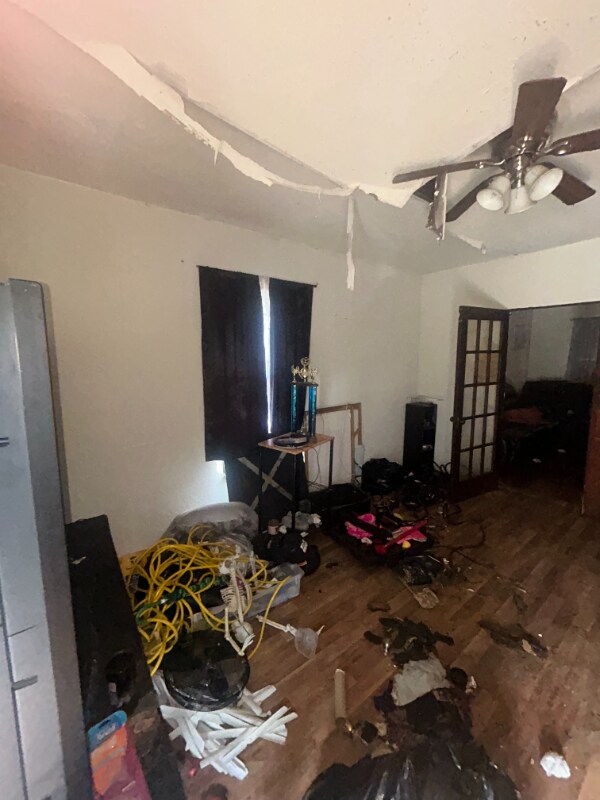 Foto del edificio - 5617 Warren Ave