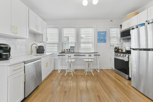 Foto del edificio - 893 E 4th St