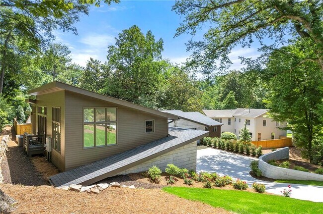 Foto del edificio - 272 Brighton Rd NE