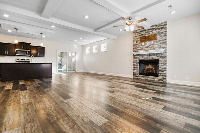 Building Photo - Pet Friendly Four Bedroom!