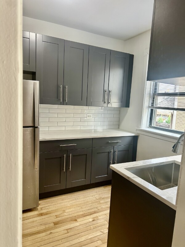 Foto del edificio - 1350 W Hood Ave