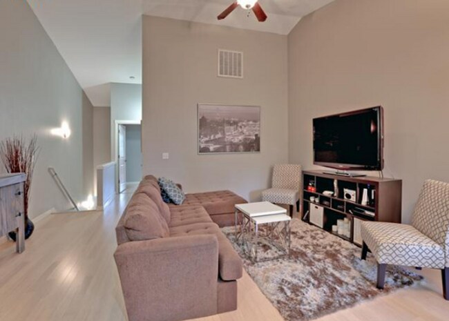 Foto del edificio - Bright & Spacious St. Johns Townhouse with...