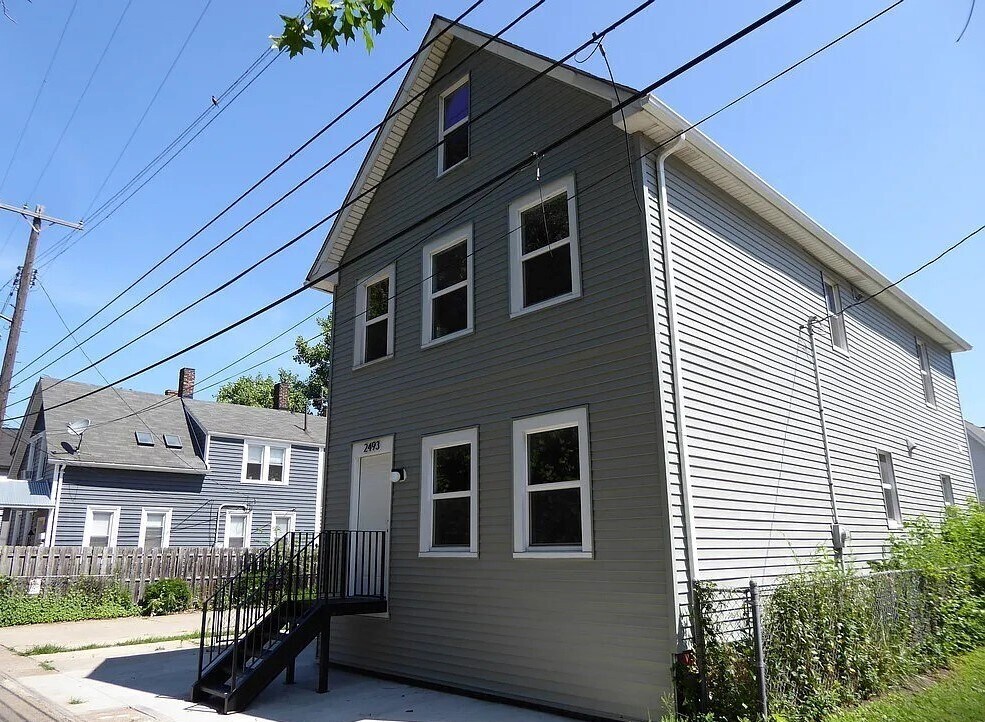 Foto principal - 2493 Thurman Ave