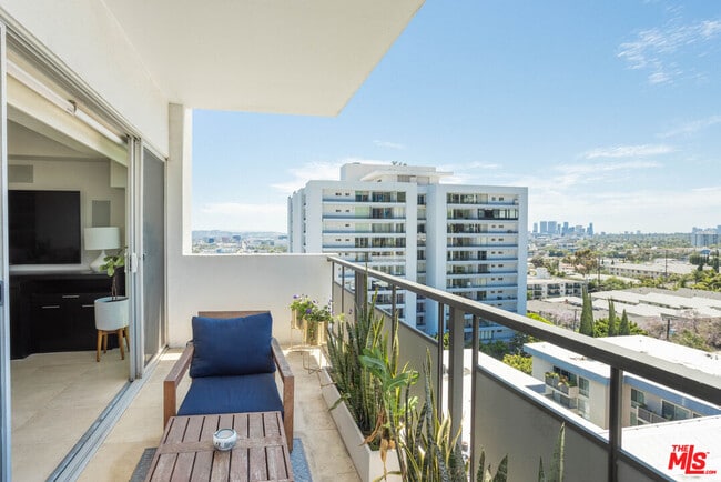 Foto del edificio - 1155 N La Cienega Blvd