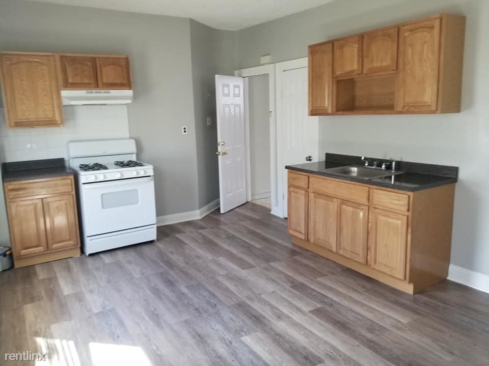 Primary Photo - 1 br, 1 bath House - 36 Oak St Apt 2F