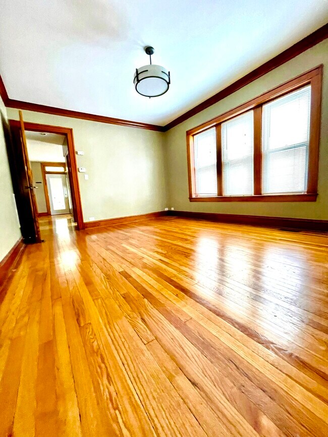 Foto del edificio - 3227 N Albany Ave