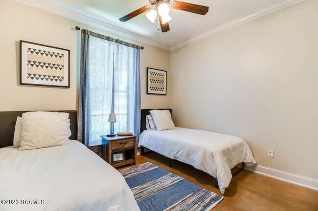 Building Photo - Furnished 3 Bed 2 Bath Home for Rent