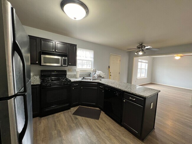 Foto del edificio - Freshly Painted 3 Bed 2.5 Bath Home in Eas...