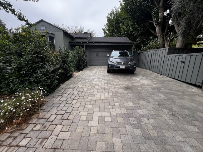 2 car driveway - 5105 Morella Ave