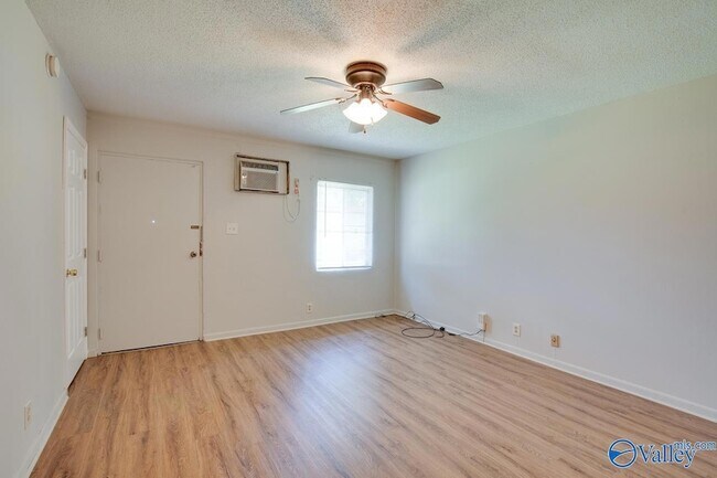 Foto del edificio - 1328 Oshaughnessy Ave NE