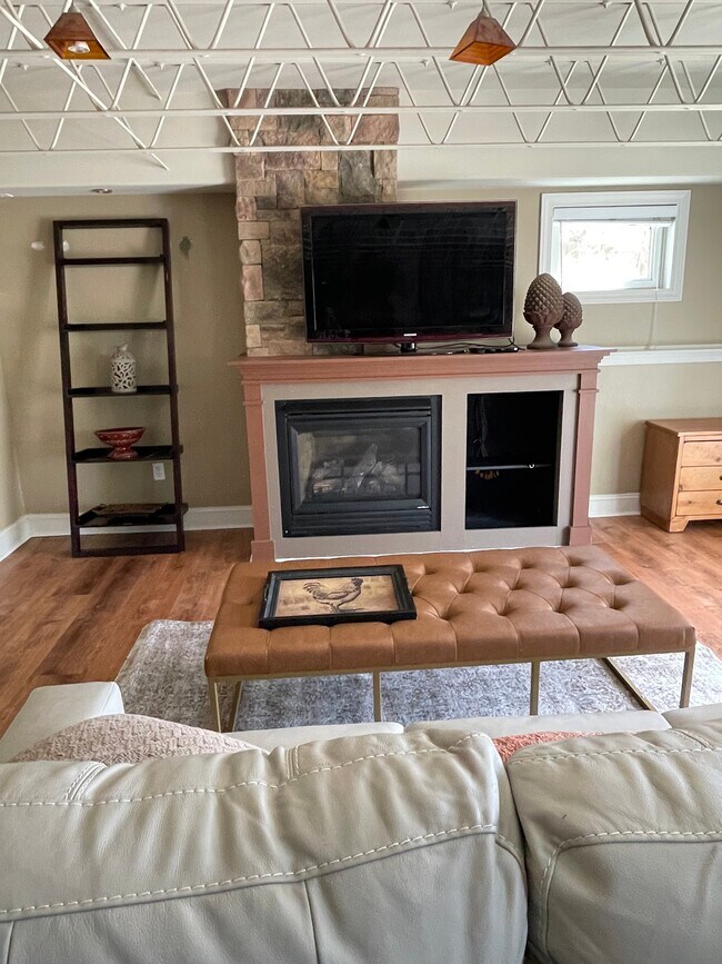 Foto del edificio - 421 Senter Dr