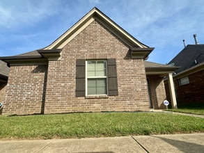 Building Photo - 5674 Sycamore Woods Dr