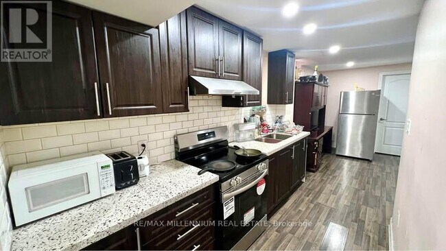 Building Photo - 49 Frenchpark Cir