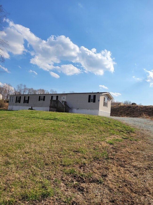 Building Photo - 701 Trollingwood Hawfields Rd