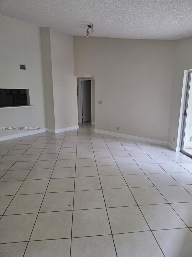 Building Photo - 9901 Westview Dr