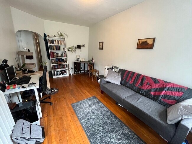 Foto del edificio - 324 Chestnut Hill Ave