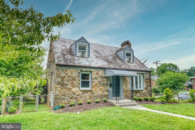 Foto del edificio - 6233 Woodcrest Ave
