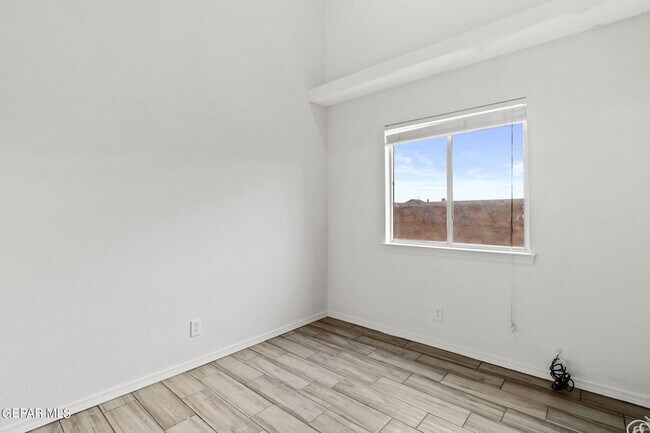 Building Photo - 4117 Tierra Bronce Dr