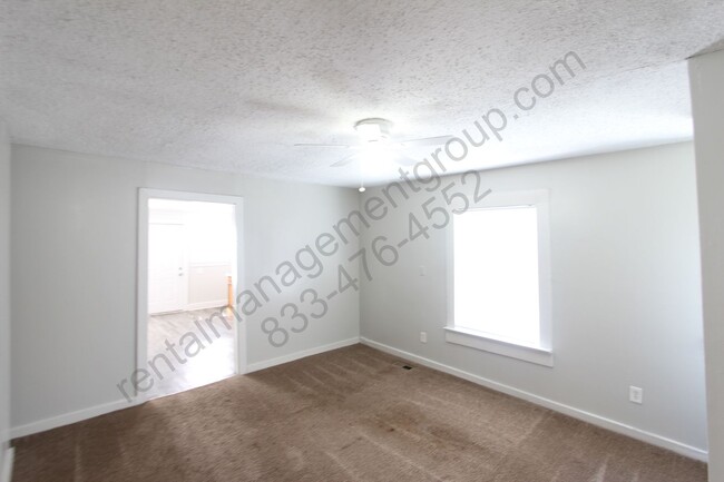 Building Photo - 3 Bedroom 2 Bath - New On The Market!