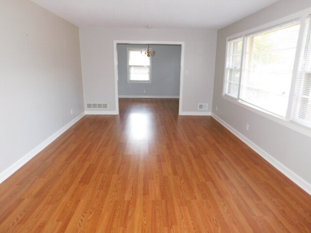 Foto del edificio - 1737 Bradley Dr