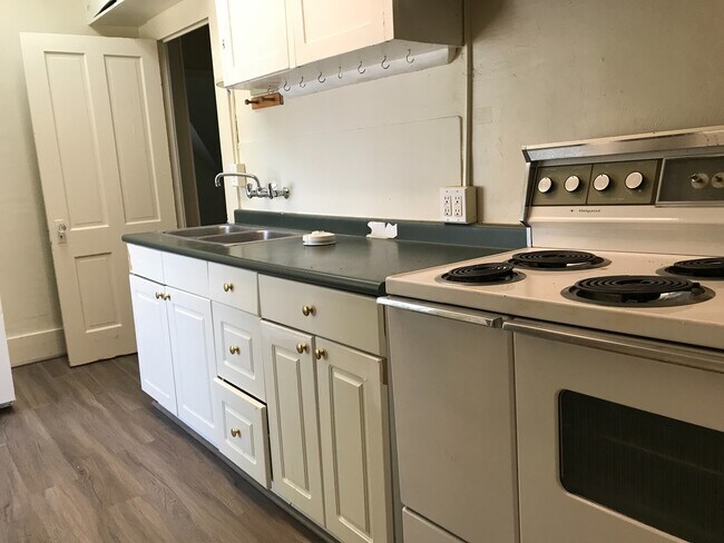 Foto del edificio - 2 Bedroom 1 bath near UO